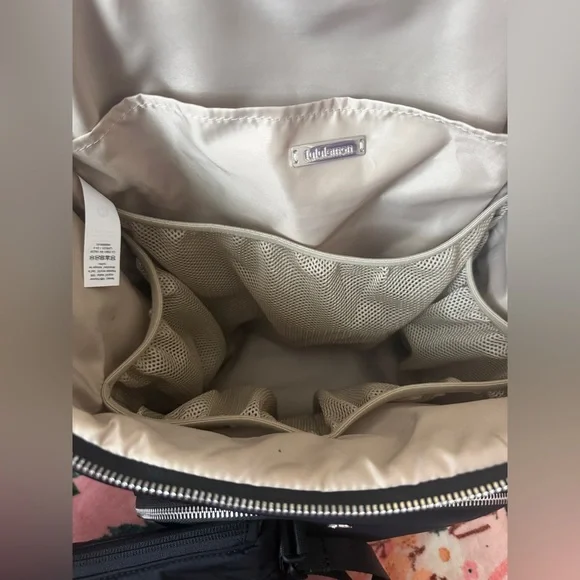 Lululemon New Parent Backpack - Picture 4 of 8